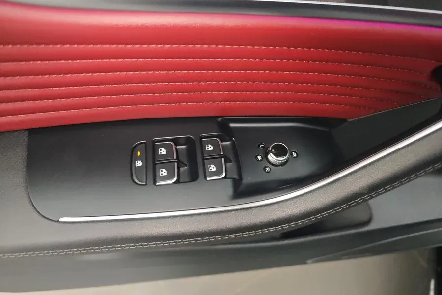 2023 HongQi HS5 2.0T 252HP L4 8AT,autocango,china used car exporter,china ev exporter,chinese used car exporter,chinese used ev exporter