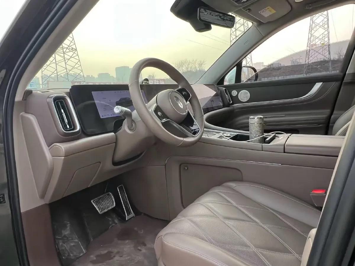 2025 AITO AITO M9 REEV 160HP REEV 52KWH,autocango,china used car exporter,china ev exporter,chinese used car exporter,chinese used ev exporter