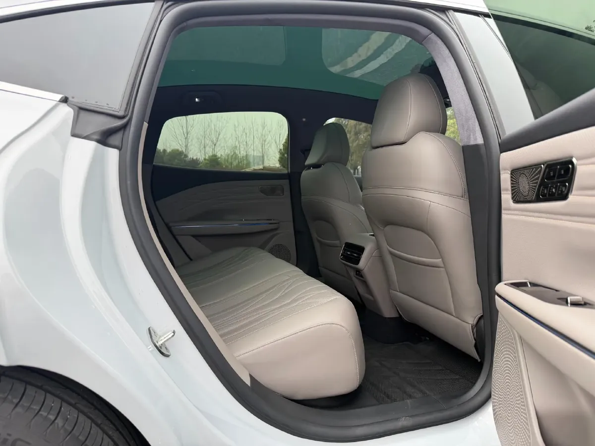 2025 Geely Galaxy Starshine 8 1.5L 112HP L4 1DHT PHEV,autocango,china used car exporter,china ev exporter,chinese used car exporter,chinese used ev exporter