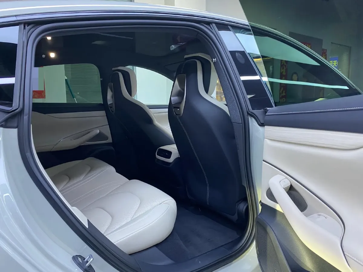 2024 MI SU7 BEV 73.6KWH,autocango,china used car exporter,china ev exporter,chinese used car exporter,chinese used ev exporter