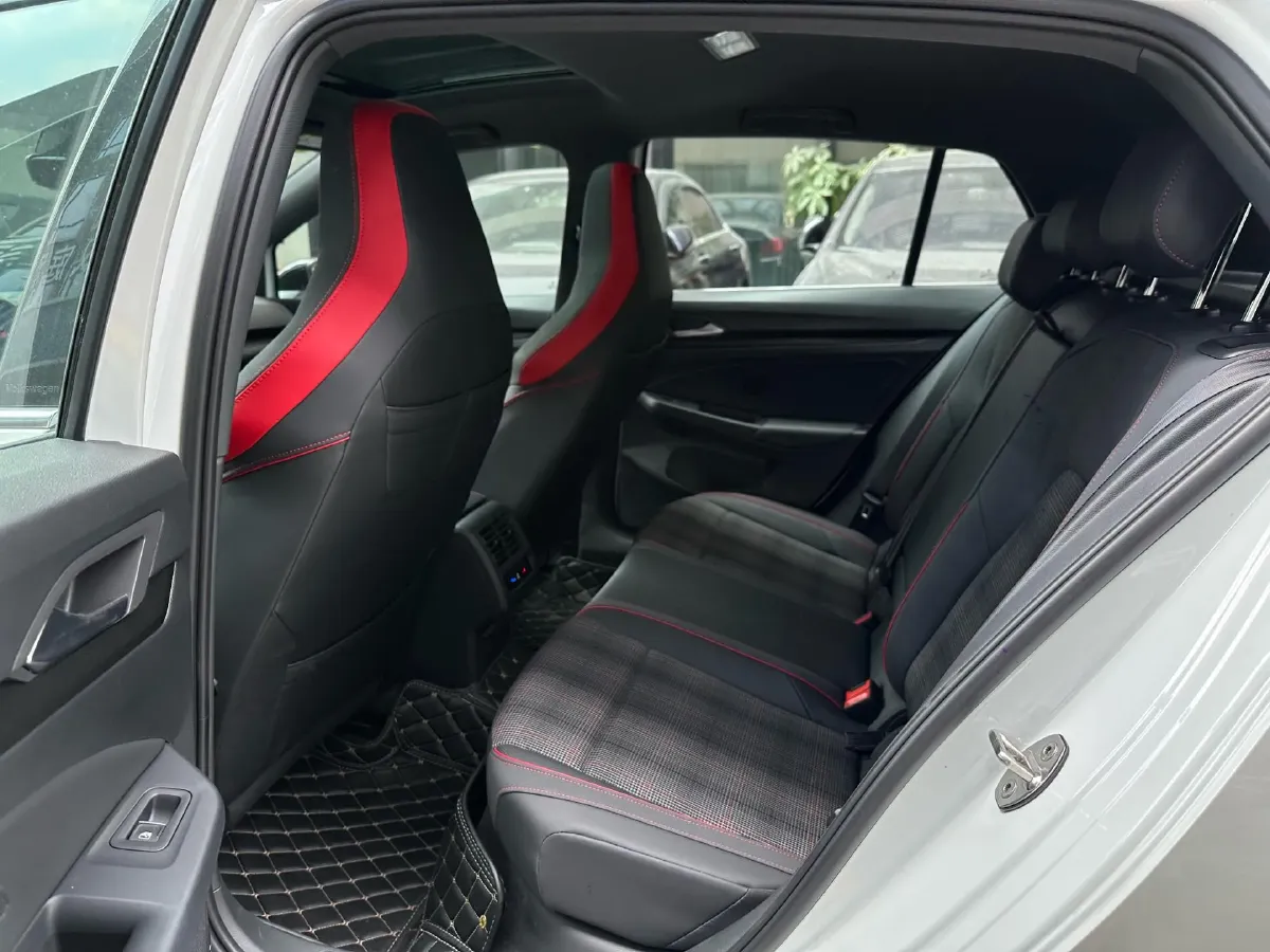 2021 Volkswagen GolfGTI 2.0T 220HP L4 7DCT,autocango,china used car exporter,china ev exporter,chinese used car exporter,chinese used ev exporter