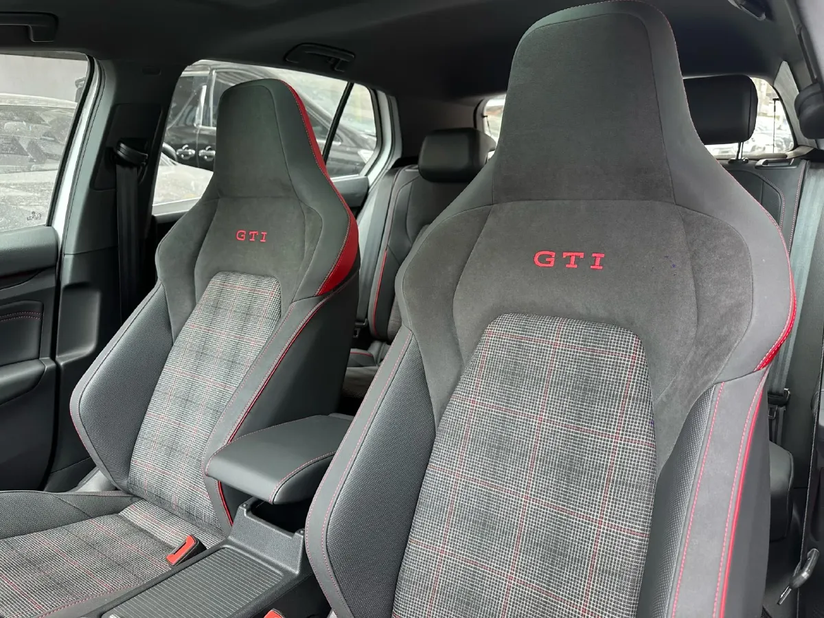 2021 Volkswagen GolfGTI 2.0T 220HP L4 7DCT,autocango,china used car exporter,china ev exporter,chinese used car exporter,chinese used ev exporter