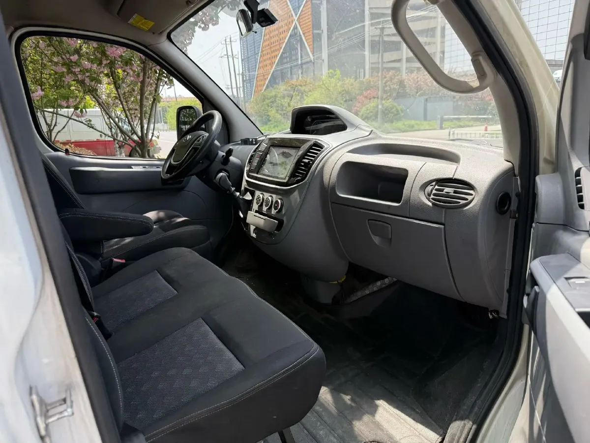 2021 MAXUS XinTu V80 2.0T 139HP L4 6MT,autocango,china used car exporter,china ev exporter,chinese used car exporter,chinese used ev exporter