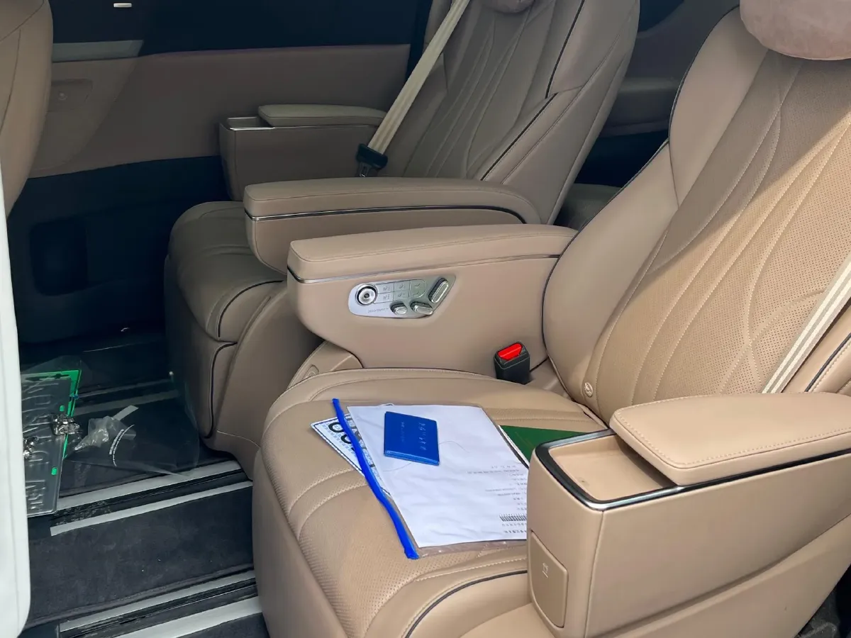 2025 Xpeng X9 BEV,autocango,china used car exporter,china ev exporter,chinese used car exporter,chinese used ev exporter