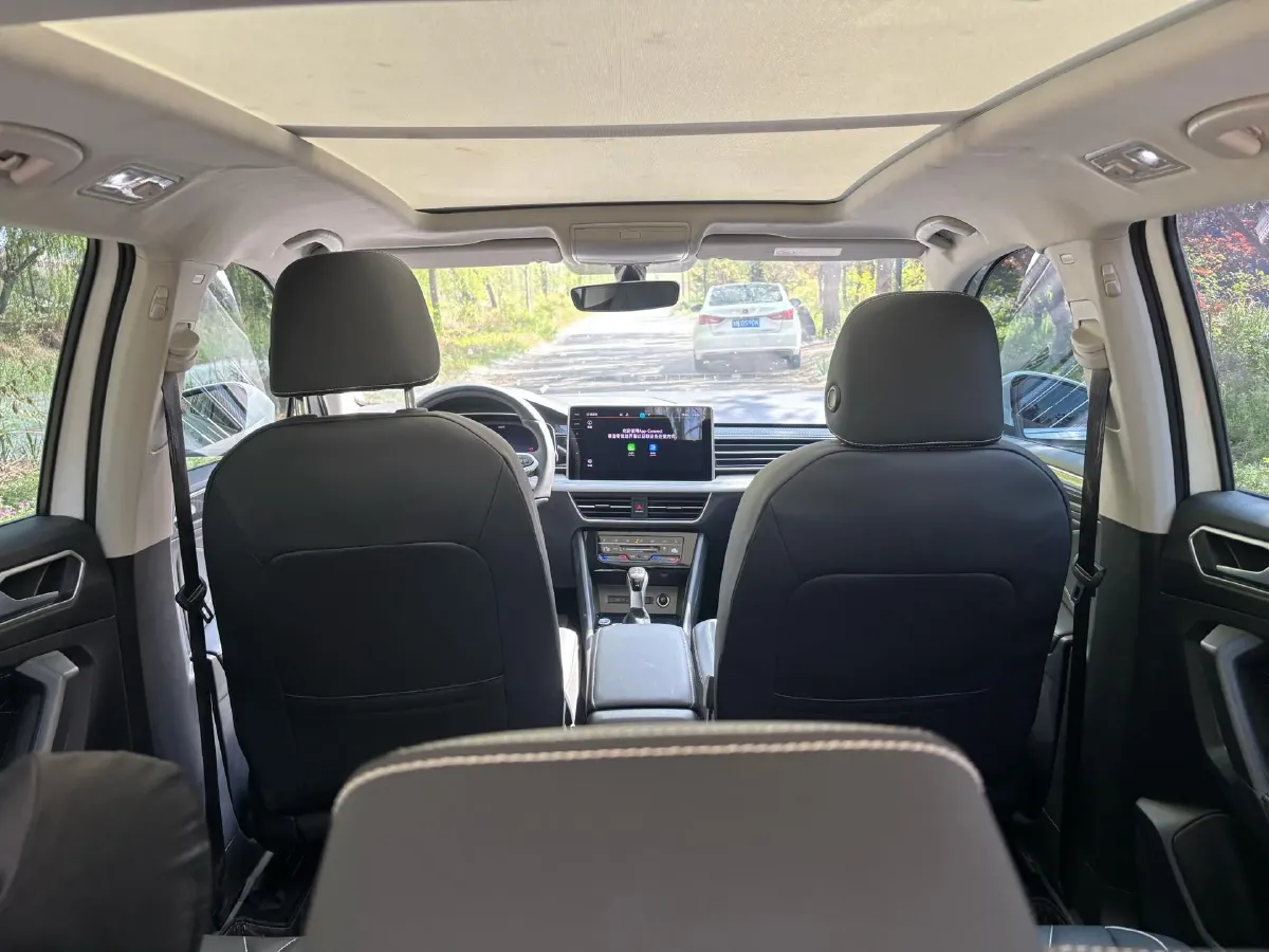 2024 Volkswagen Tiguan L 2.0T 186HP L4 7DCT,autocango,china used car exporter,china ev exporter,chinese used car exporter,chinese used ev exporter