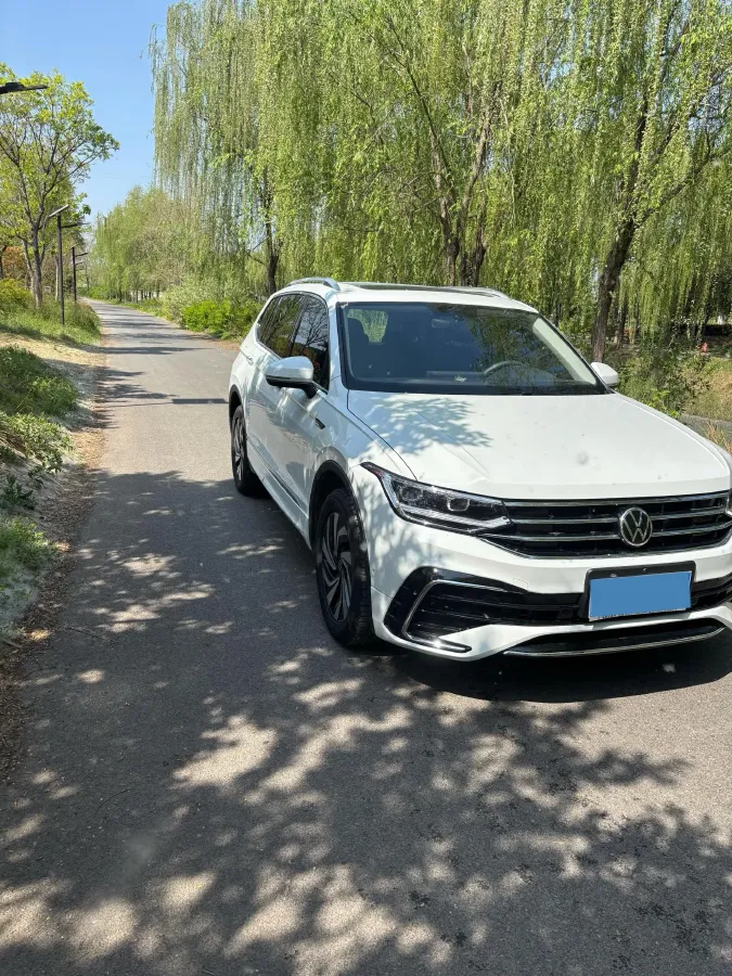 2024 Volkswagen Tiguan L 2.0T 186HP L4 7DCT,autocango,china used car exporter,china ev exporter,chinese used car exporter,chinese used ev exporter