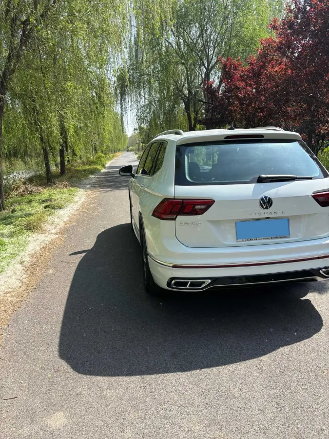 2024 Volkswagen Tiguan L 2.0T 186HP L4 7DCT,autocango,china used car exporter,china ev exporter,chinese used car exporter,chinese used ev exporter