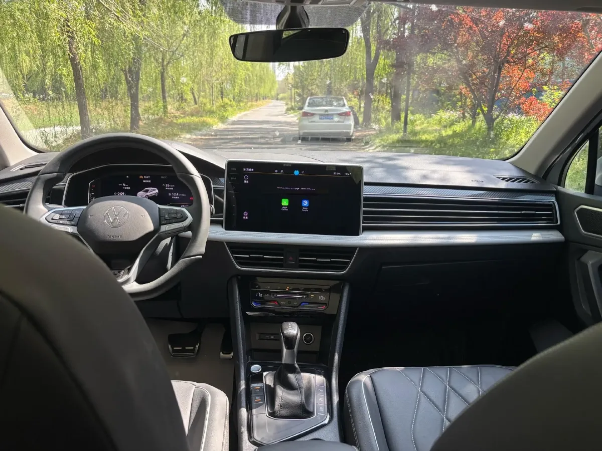 2024 Volkswagen Tiguan L 2.0T 186HP L4 7DCT,autocango,china used car exporter,china ev exporter,chinese used car exporter,chinese used ev exporter