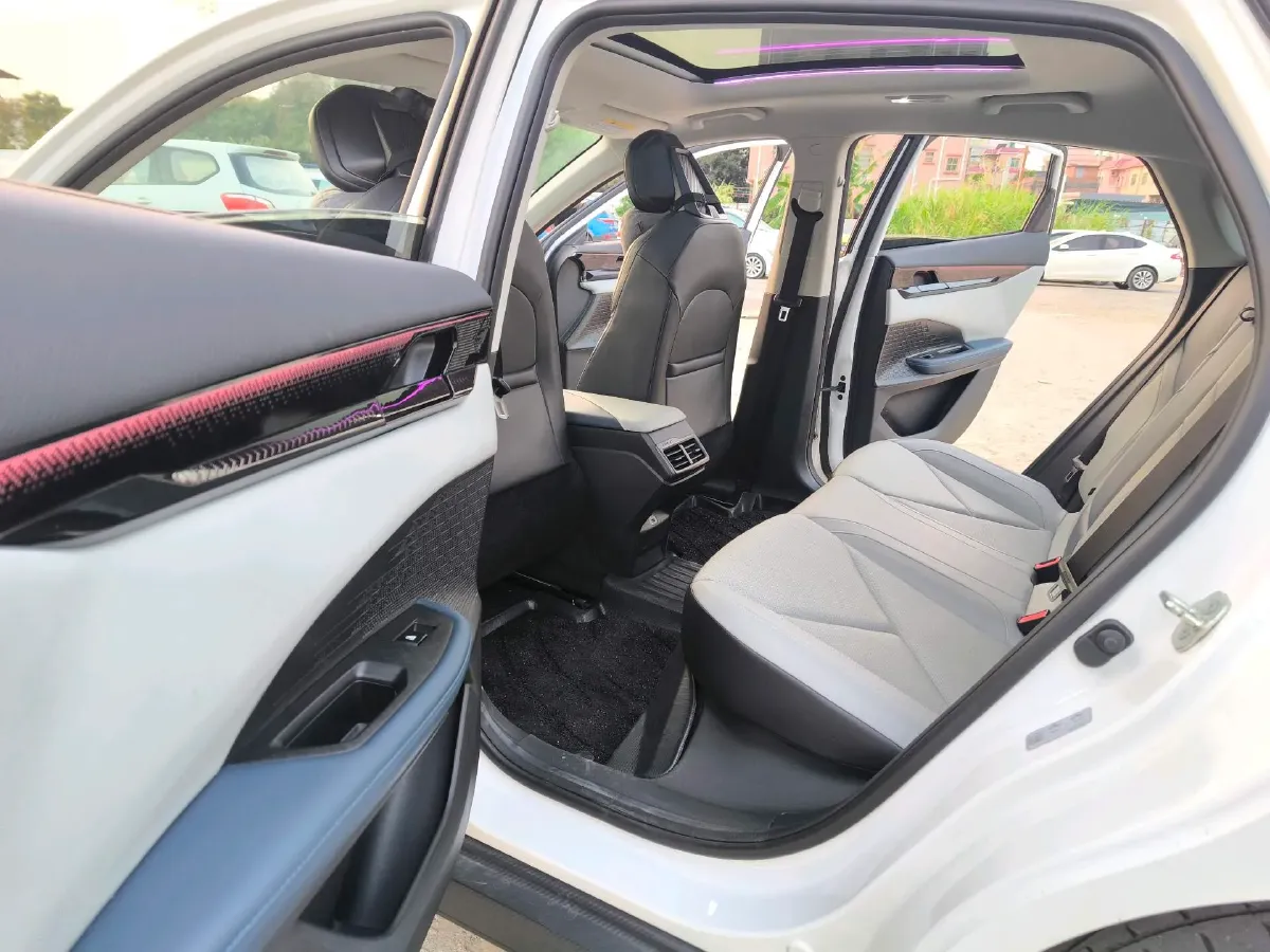 2023 ChangAn UNI-V iDD 1.5T 170HP L4 6TCT PHEV 18.4KWH,autocango,china used car exporter,china ev exporter,chinese used car exporter,chinese used ev exporter