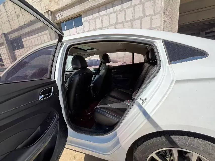 2020 Roewe i5 1.5L 120HP L4 CVT,autocango,china used car exporter,china ev exporter,chinese used car exporter,chinese used ev exporter