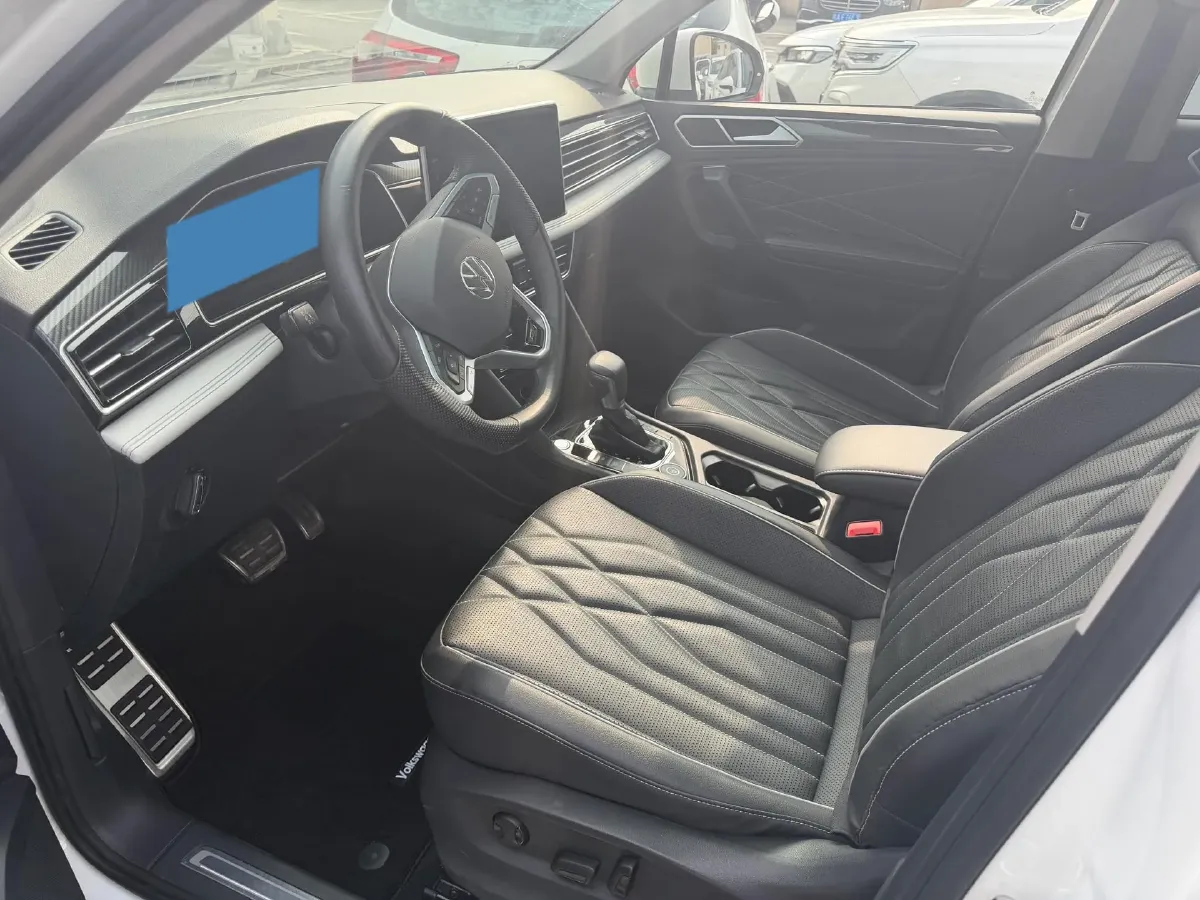2024 Volkswagen Tiguan L 2.0T 220HP L4 7DCT,autocango,china used car exporter,china ev exporter,chinese used car exporter,chinese used ev exporter