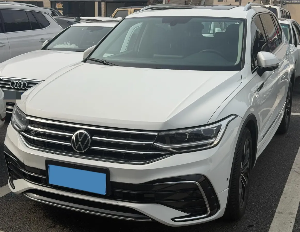 2024 Volkswagen Tiguan L 2.0T 220HP L4 7DCT,autocango,china used car exporter,china ev exporter,chinese used car exporter,chinese used ev exporter