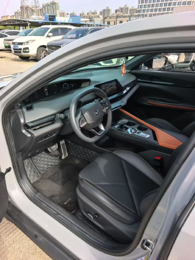 2022 ChangAn UNI-V 1.5T 188HP L4 7DCT,autocango,china used car exporter,china ev exporter,chinese used car exporter,chinese used ev exporter