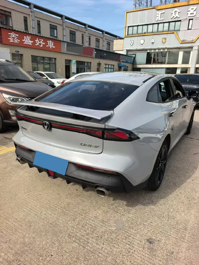 2022 ChangAn UNI-V 1.5T 188HP L4 7DCT,autocango,china used car exporter,china ev exporter,chinese used car exporter,chinese used ev exporter
