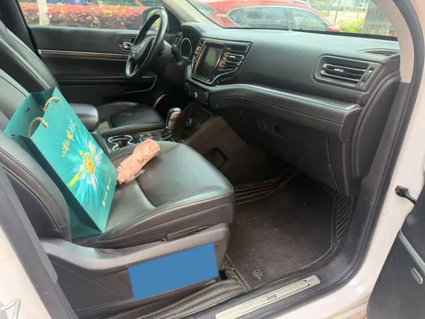 2018 Jeep Grand Commander 2.0T 265HP L4 9AT,autocango,china used car exporter,china ev exporter,chinese used car exporter,chinese used ev exporter