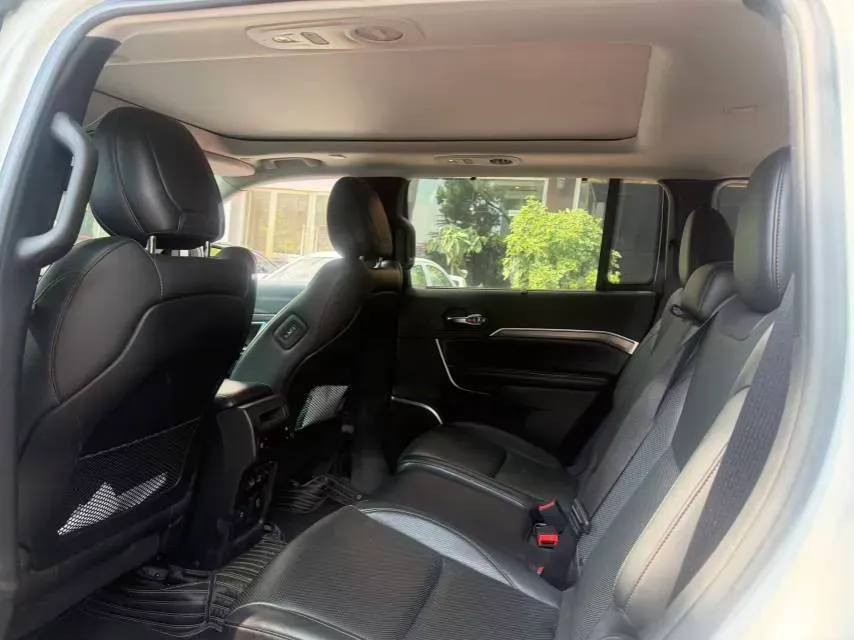 2018 Jeep Grand Commander 2.0T 265HP L4 9AT,autocango,china used car exporter,china ev exporter,chinese used car exporter,chinese used ev exporter