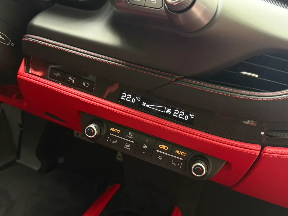 2019 Aston Martin DB11 5.2T 639HP V12 8AT,autocango,china used car exporter,china ev exporter,chinese used car exporter,chinese used ev exporter