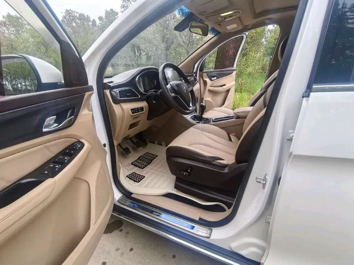 2017 SWM X7 1.5T 156HP L4 5MT,autocango,china used car exporter,china ev exporter,chinese used car exporter,chinese used ev exporter