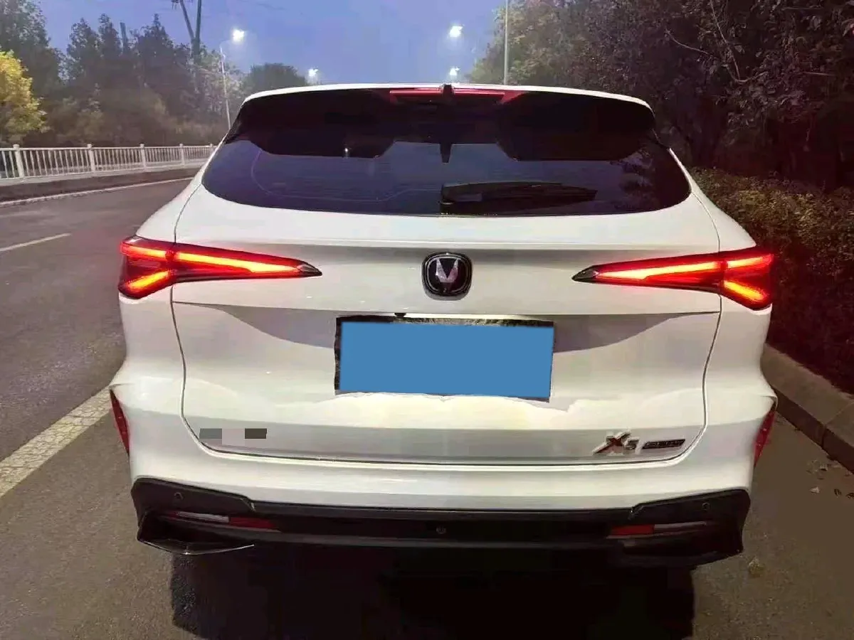 2024 ChangAn X5 PLUS 1.5T 188HP L4 7DCT,autocango,china used car exporter,china ev exporter,chinese used car exporter,chinese used ev exporter
