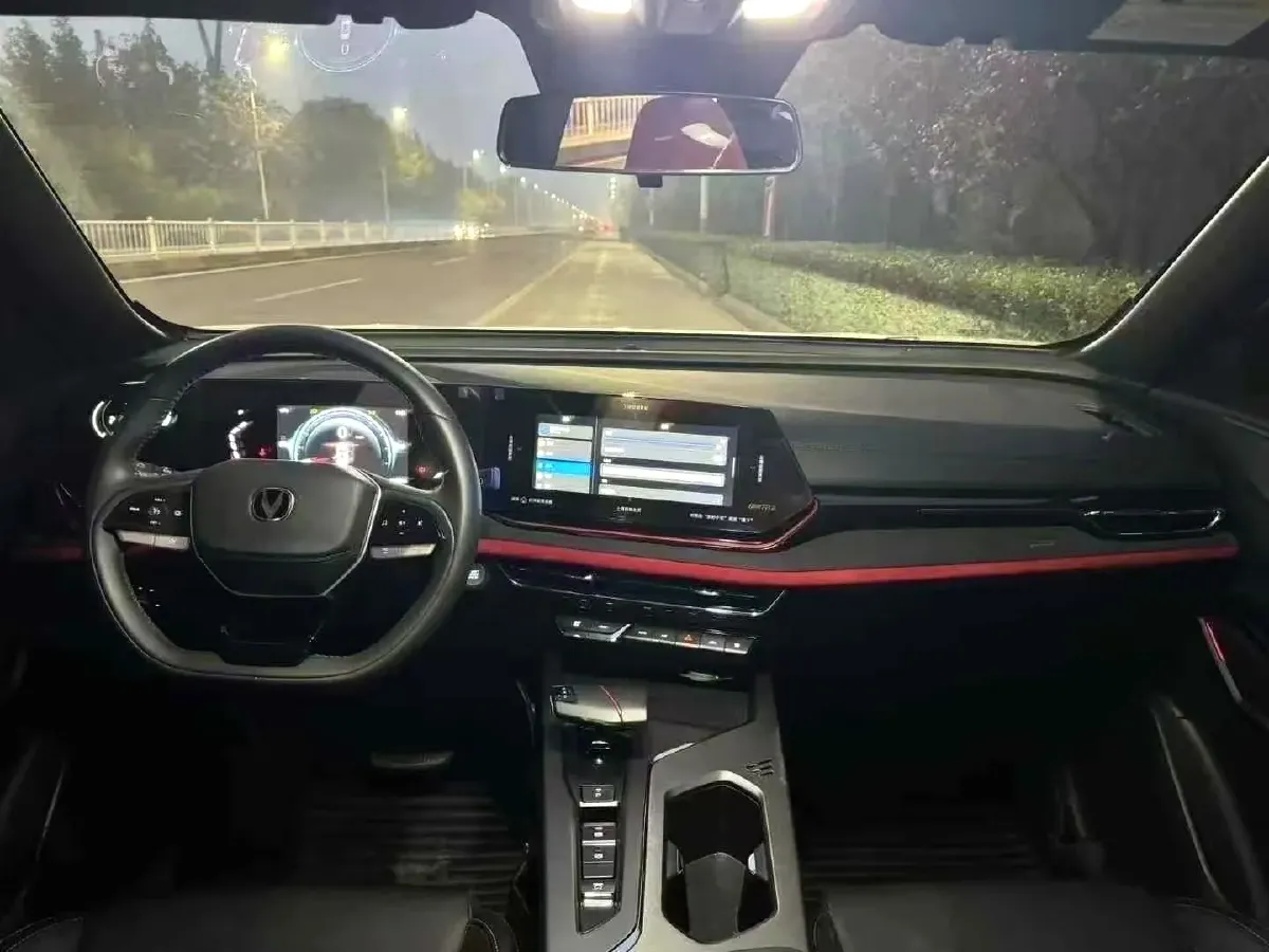 2024 ChangAn X5 PLUS 1.5T 188HP L4 7DCT,autocango,china used car exporter,china ev exporter,chinese used car exporter,chinese used ev exporter