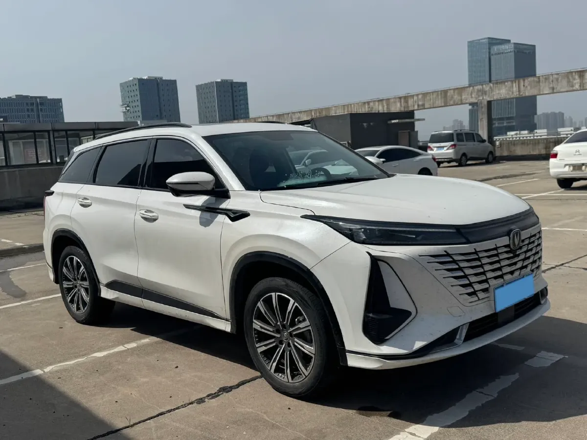 2023 ChangAn CS75 Plus 1.5T 188HP L4 8AT,autocango,china used car exporter,china ev exporter,chinese used car exporter,chinese used ev exporter