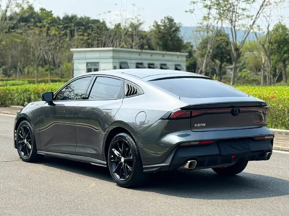 2022 ChangAn UNI-V 1.5T 188HP L4 7DCT,autocango,china used car exporter,china ev exporter,chinese used car exporter,chinese used ev exporter