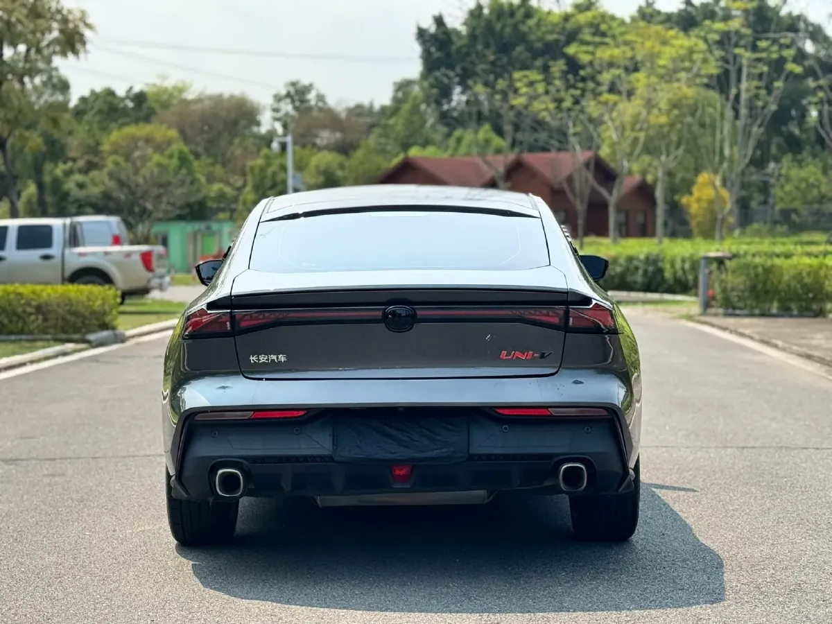 2022 ChangAn UNI-V 1.5T 188HP L4 7DCT,autocango,china used car exporter,china ev exporter,chinese used car exporter,chinese used ev exporter