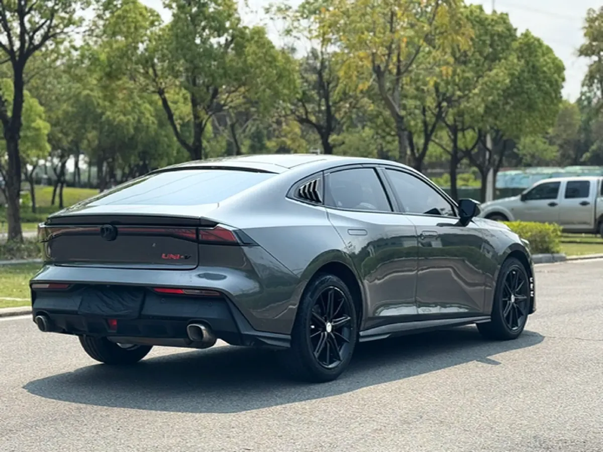 2022 ChangAn UNI-V 1.5T 188HP L4 7DCT,autocango,china used car exporter,china ev exporter,chinese used car exporter,chinese used ev exporter