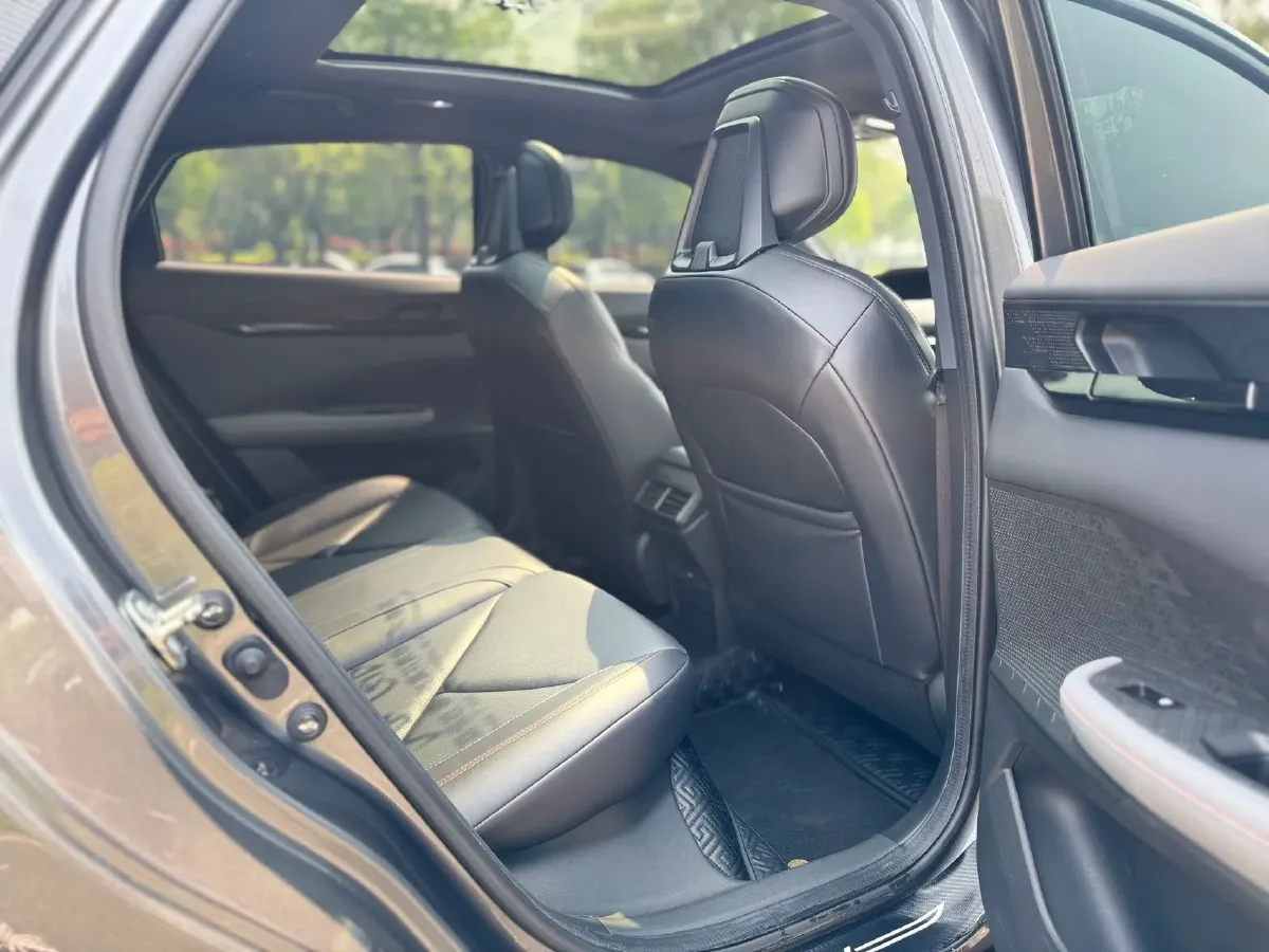 2022 ChangAn UNI-V 1.5T 188HP L4 7DCT,autocango,china used car exporter,china ev exporter,chinese used car exporter,chinese used ev exporter