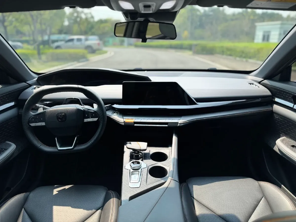 2022 ChangAn UNI-V 1.5T 188HP L4 7DCT,autocango,china used car exporter,china ev exporter,chinese used car exporter,chinese used ev exporter