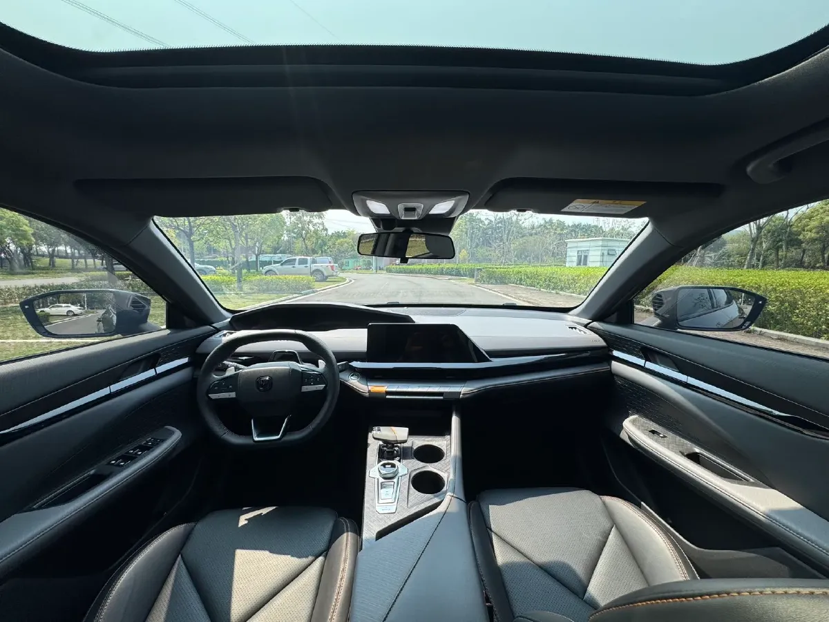 2022 ChangAn UNI-V 1.5T 188HP L4 7DCT,autocango,china used car exporter,china ev exporter,chinese used car exporter,chinese used ev exporter