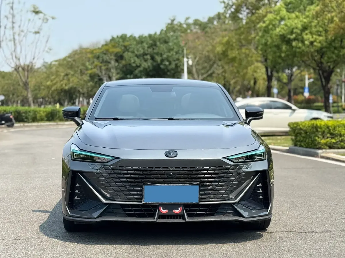 2022 ChangAn UNI-V 1.5T 188HP L4 7DCT,autocango,china used car exporter,china ev exporter,chinese used car exporter,chinese used ev exporter