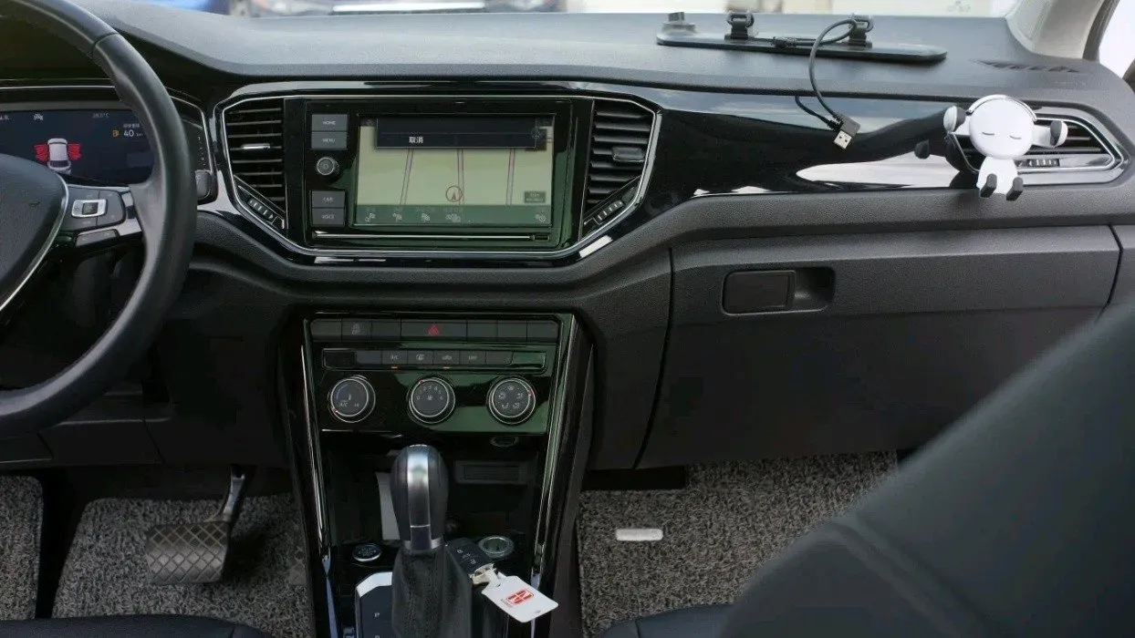 2020 Volkswagen T-Roc 1.4T 150HP L4 7DCT,autocango,china used car exporter,china ev exporter,chinese used car exporter,chinese used ev exporter