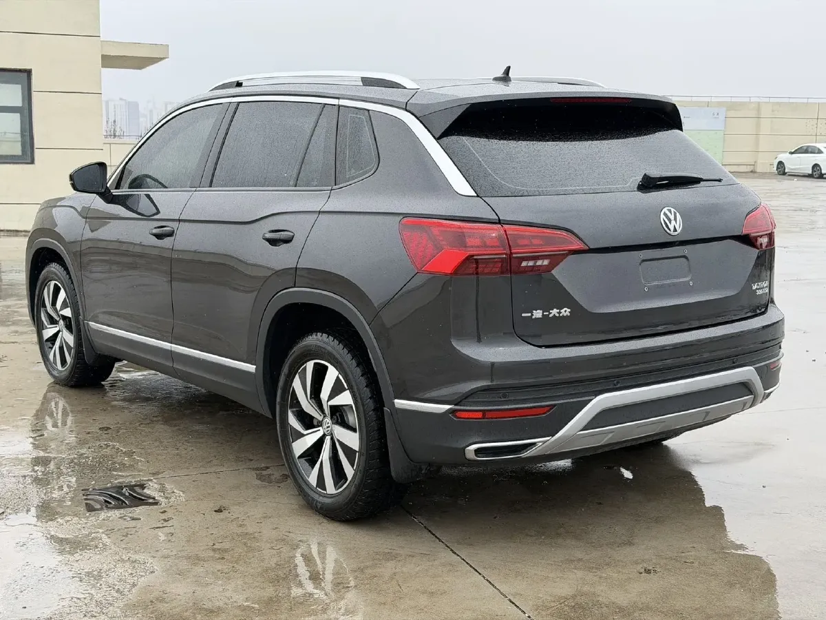 2019 Jeep Cherokee 2.0T 234HP L4 9AT,autocango,china used car exporter,china ev exporter,chinese used car exporter,chinese used ev exporter