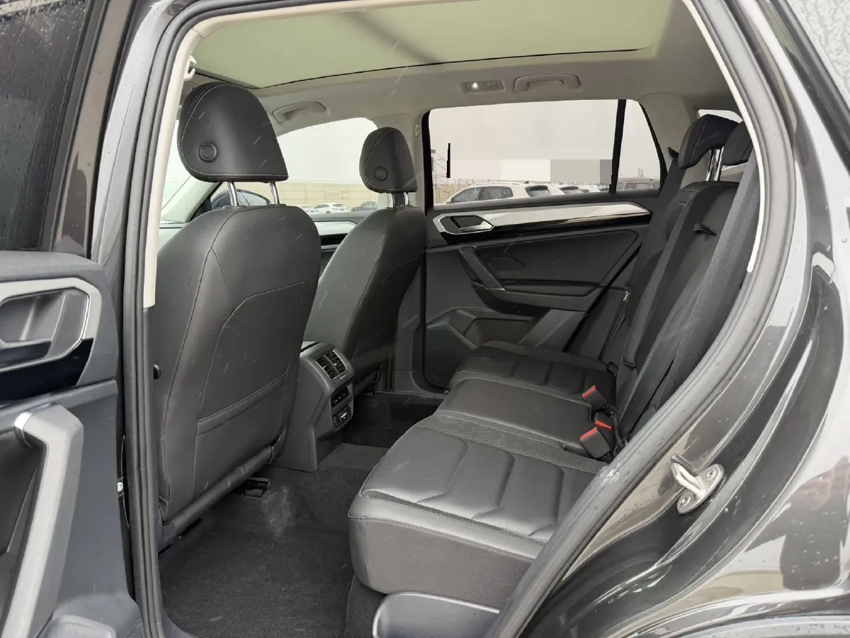 2019 Jeep Cherokee 2.0T 234HP L4 9AT,autocango,china used car exporter,china ev exporter,chinese used car exporter,chinese used ev exporter