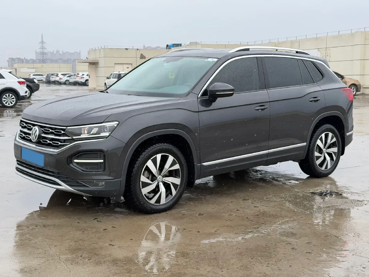 2019 Jeep Cherokee 2.0T 234HP L4 9AT,autocango,china used car exporter,china ev exporter,chinese used car exporter,chinese used ev exporter