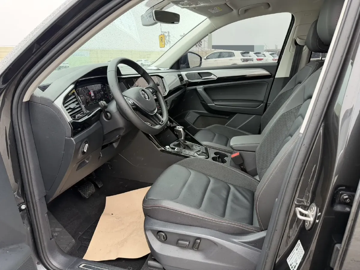 2019 Jeep Cherokee 2.0T 234HP L4 9AT,autocango,china used car exporter,china ev exporter,chinese used car exporter,chinese used ev exporter