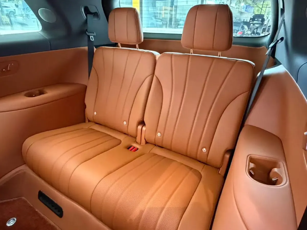 2025 AITO AITO M8 REEV 160HP REEV 53.4KWH,autocango,china used car exporter,china ev exporter,chinese used car exporter,chinese used ev exporter