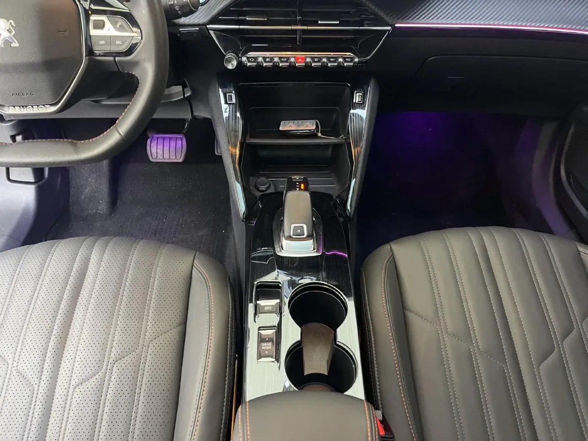 2022 Peugeot 2008 1.2T 136HP L3 6DCT,autocango,china used car exporter,china ev exporter,chinese used car exporter,chinese used ev exporter