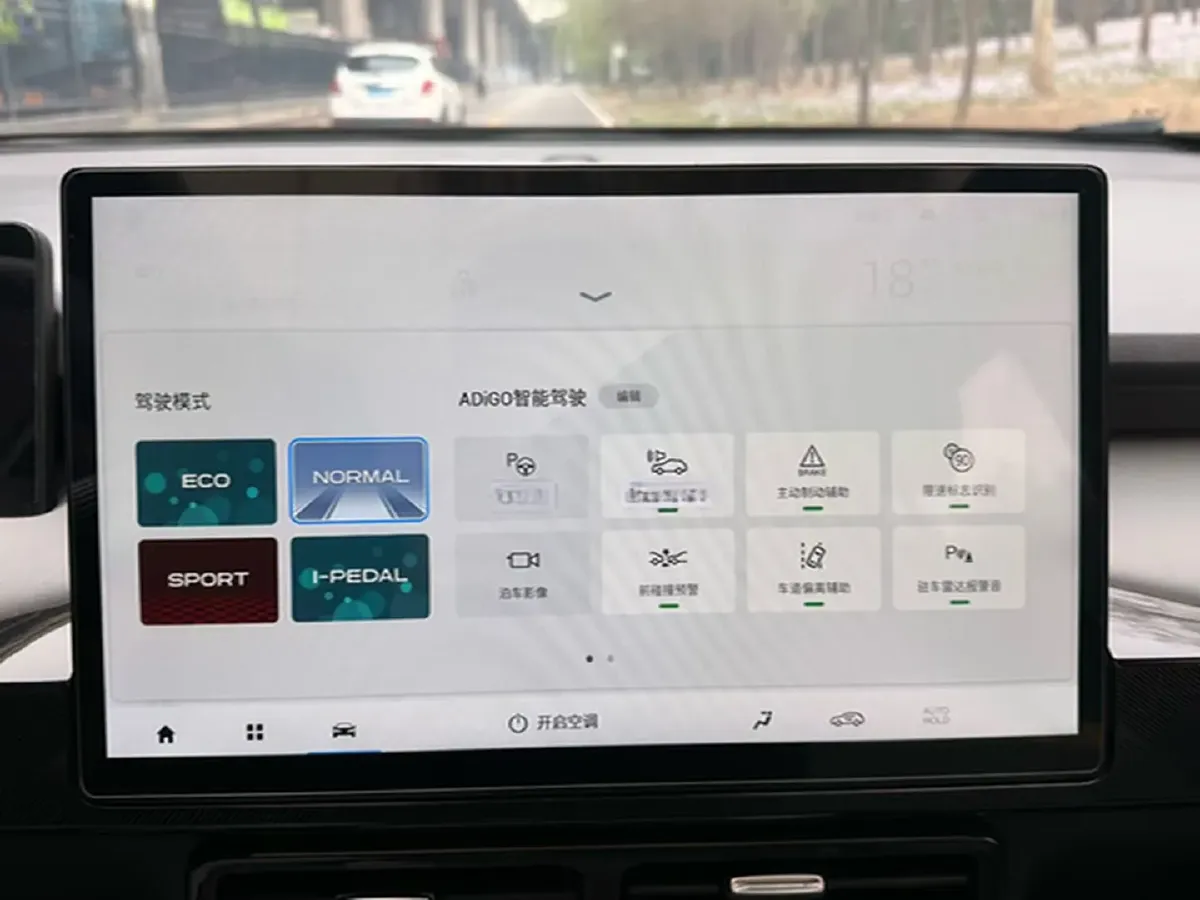 2022 Geely Okavango 1.8T 184HP L4 7DCT,autocango,china used car exporter,china ev exporter,chinese used car exporter,chinese used ev exporter