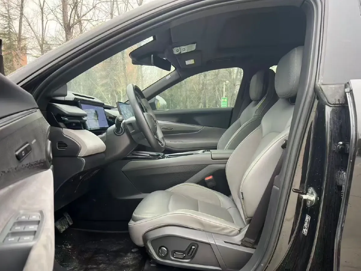 2023 LYNK&CO 08 EM-P 1.5T 163HP L4 3DHT PHEV 39.8KWH,autocango,china used car exporter,china ev exporter,chinese used car exporter,chinese used ev exporter