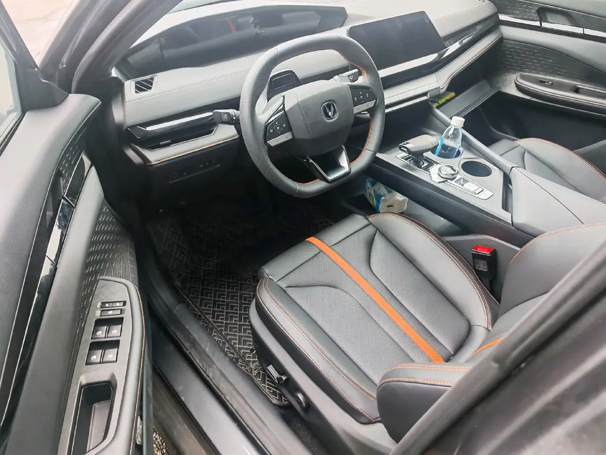 2024 ChangAn UNI-V 1.5T 188HP L4 7DCT,autocango,china used car exporter,china ev exporter,chinese used car exporter,chinese used ev exporter