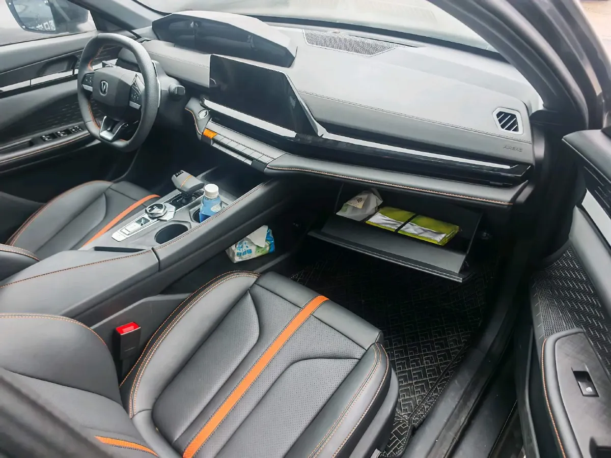 2024 ChangAn UNI-V 1.5T 188HP L4 7DCT,autocango,china used car exporter,china ev exporter,chinese used car exporter,chinese used ev exporter