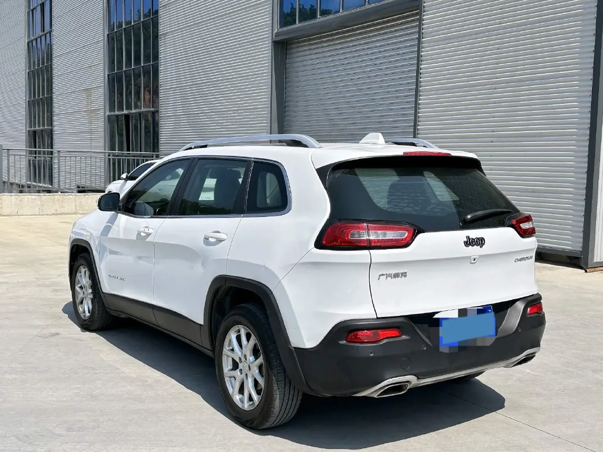 2017 Jeep Cherokee 2.4L 175HP L4 9AT,autocango,china used car exporter,china ev exporter,chinese used car exporter,chinese used ev exporter