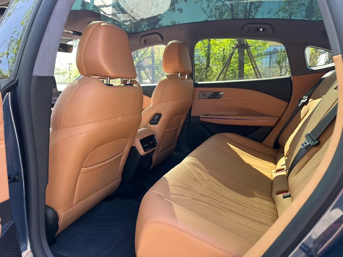 2025 Geely Galaxy Starshine 8 1.5T 163HP L4 3DHT PHEV 27.69KWH,autocango,china used car exporter,china ev exporter,chinese used car exporter,chinese used ev exporter