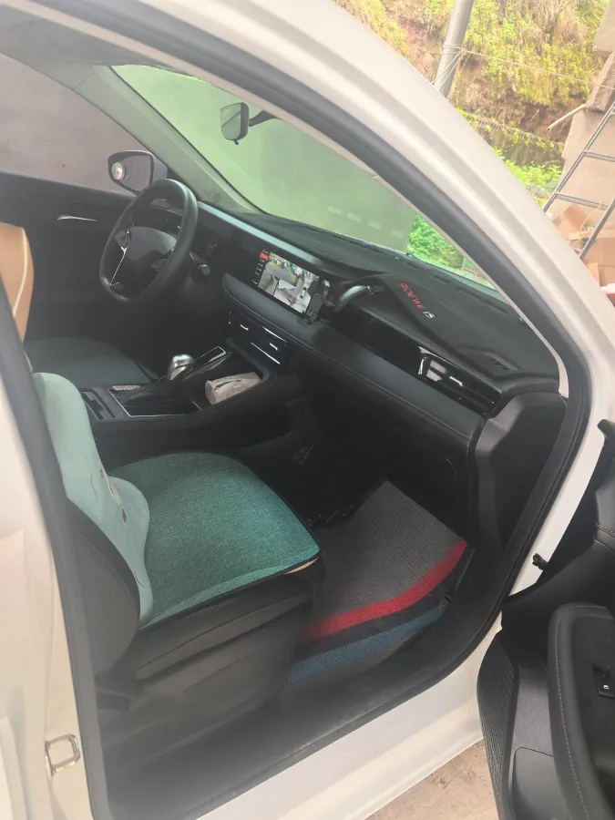 2024 Roewe i5 1.5L 129HP L4 CVT,autocango,china used car exporter,china ev exporter,chinese used car exporter,chinese used ev exporter