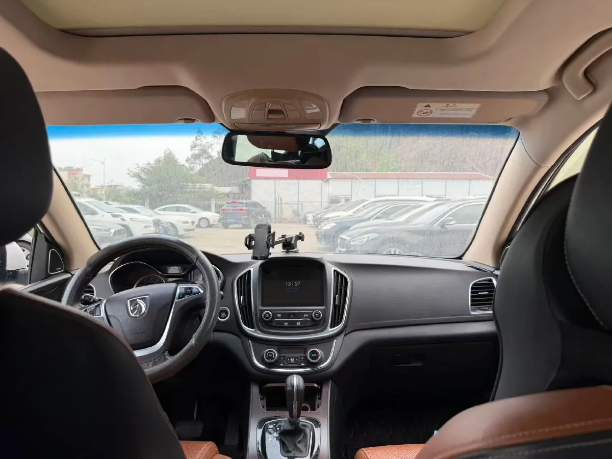 2017 BaoJun 560 1.8L 137HP L4 5AMT,autocango,china used car exporter,china ev exporter,chinese used car exporter,chinese used ev exporter