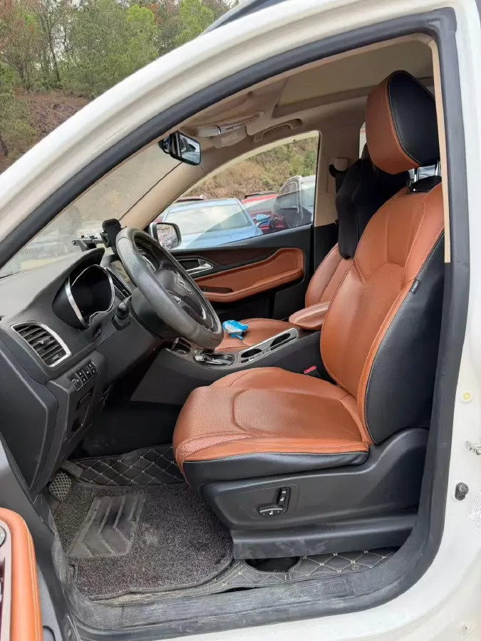 2017 BaoJun 560 1.8L 137HP L4 5AMT,autocango,china used car exporter,china ev exporter,chinese used car exporter,chinese used ev exporter