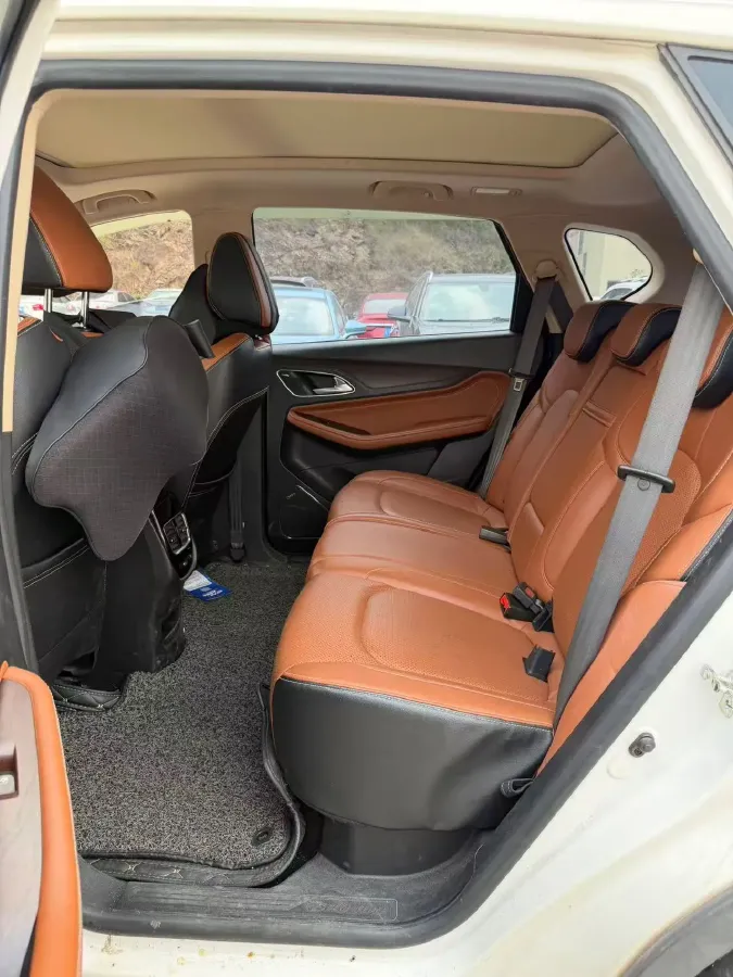 2017 BaoJun 560 1.8L 137HP L4 5AMT,autocango,china used car exporter,china ev exporter,chinese used car exporter,chinese used ev exporter