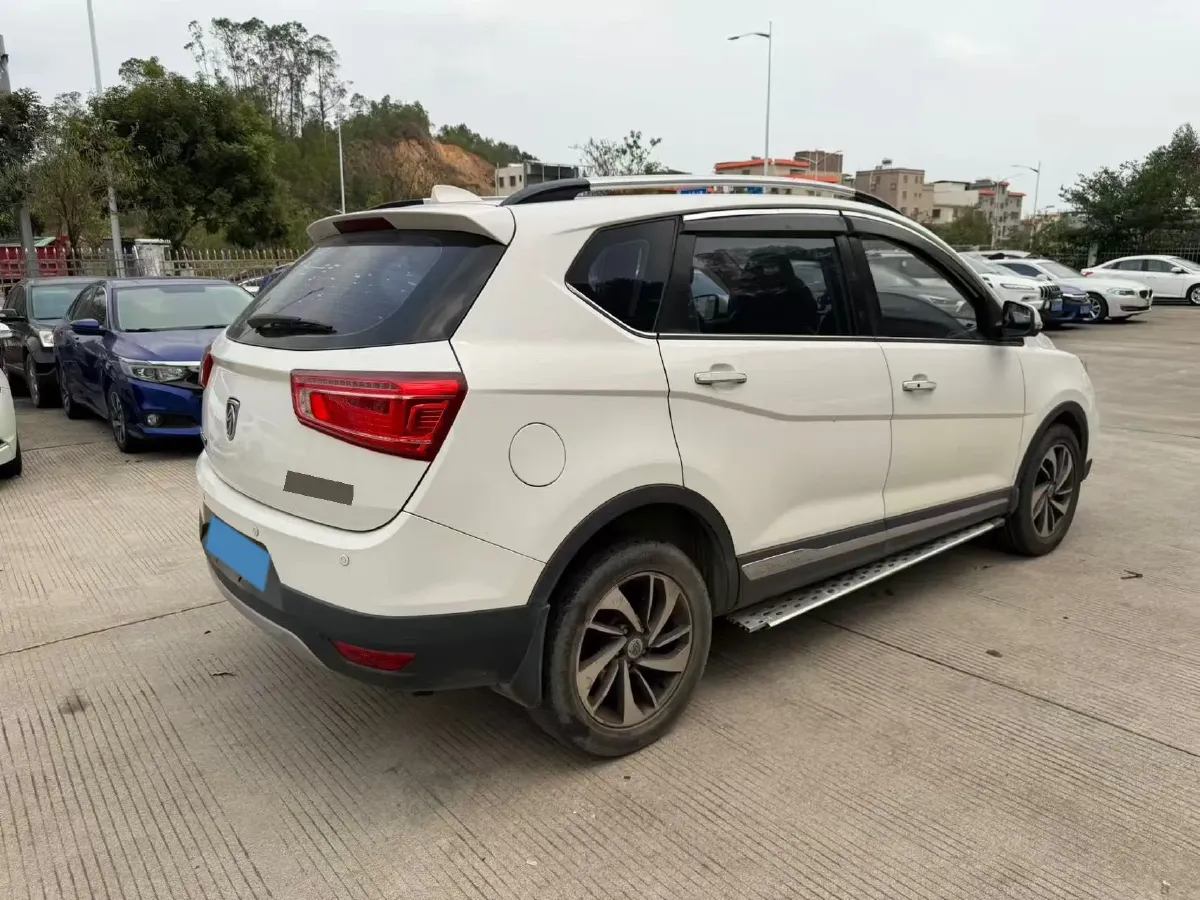 2017 BaoJun 560 1.8L 137HP L4 5AMT,autocango,china used car exporter,china ev exporter,chinese used car exporter,chinese used ev exporter